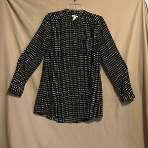 NWOT Caslon silky black & gray print front button tunic size small